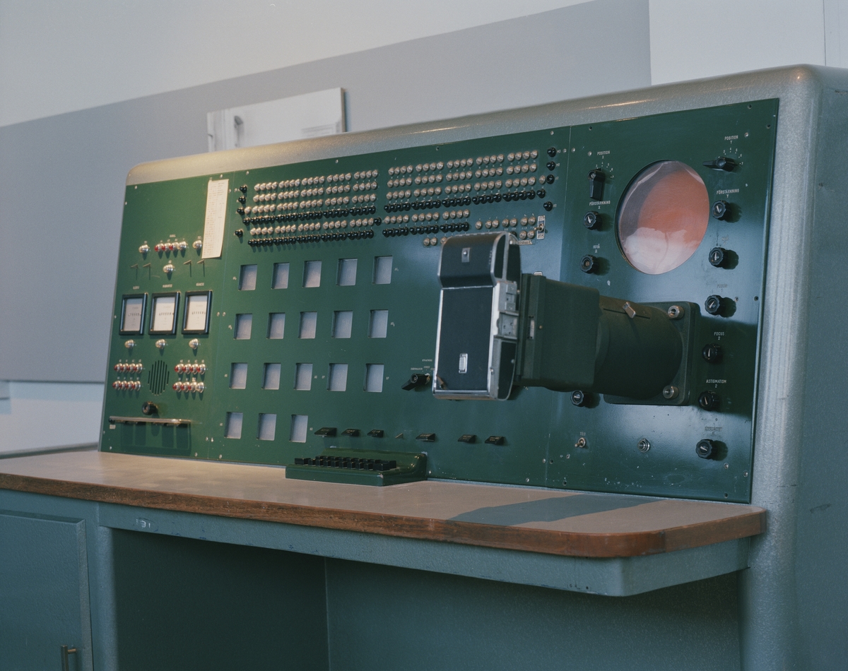 BESK's control panel -- the interface through which operators entered programs and monitored the machine. Wikimedia Commons, CC BY-SA 4.0.