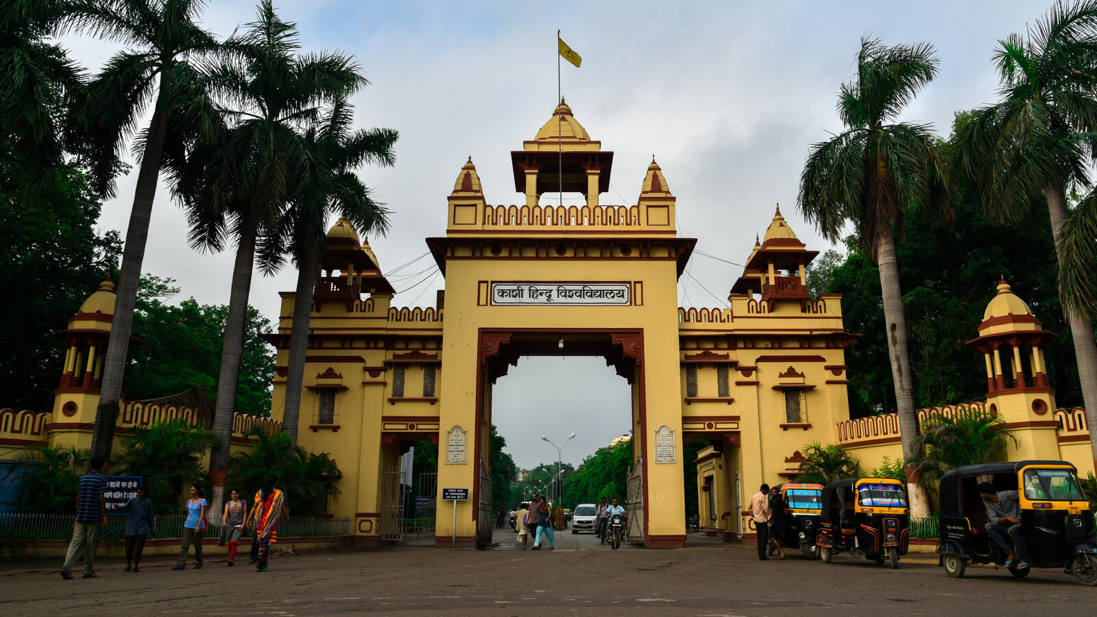 The main gate of Banaras Hindu University.