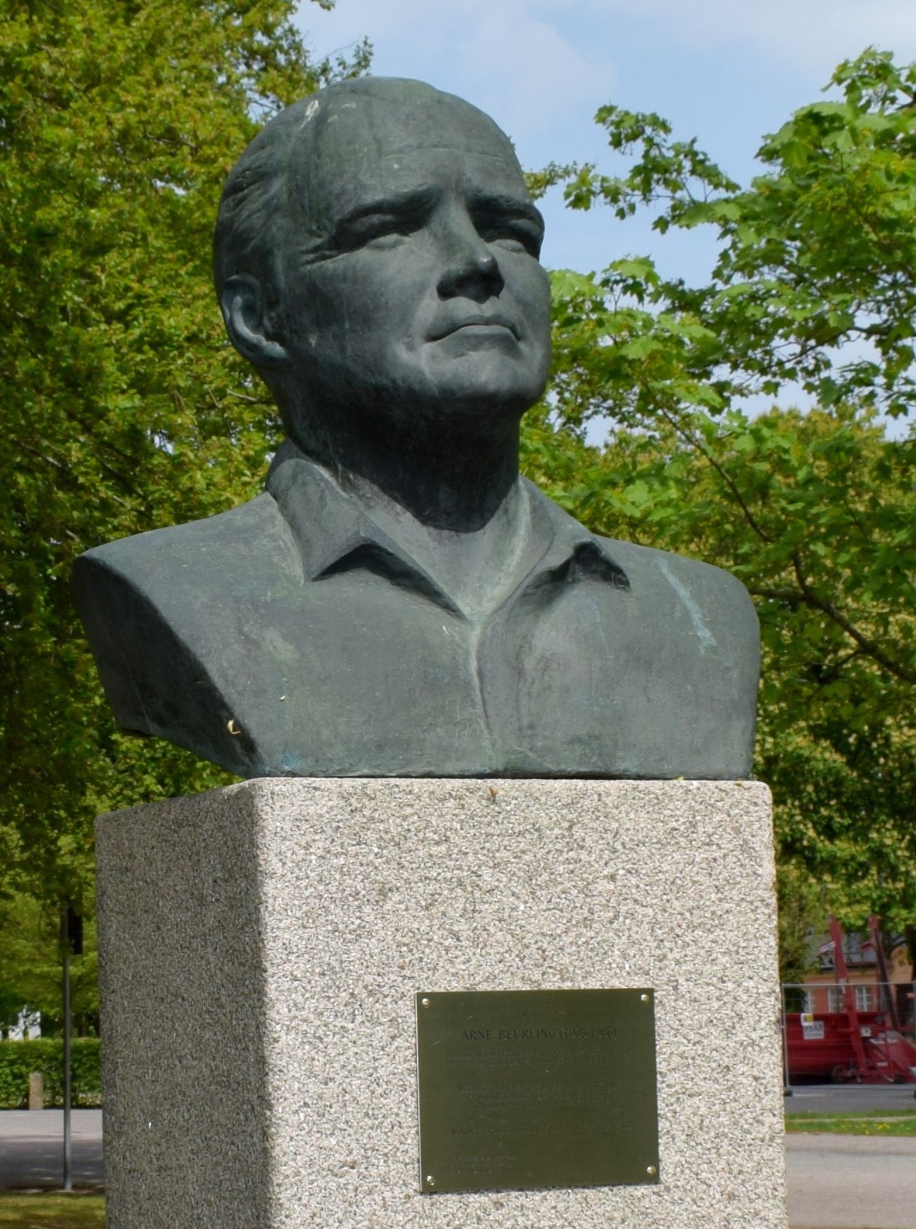 Memorial to Arne Beurling in Uppsala. Photo: Joshua06, CC BY-SA 4.0.