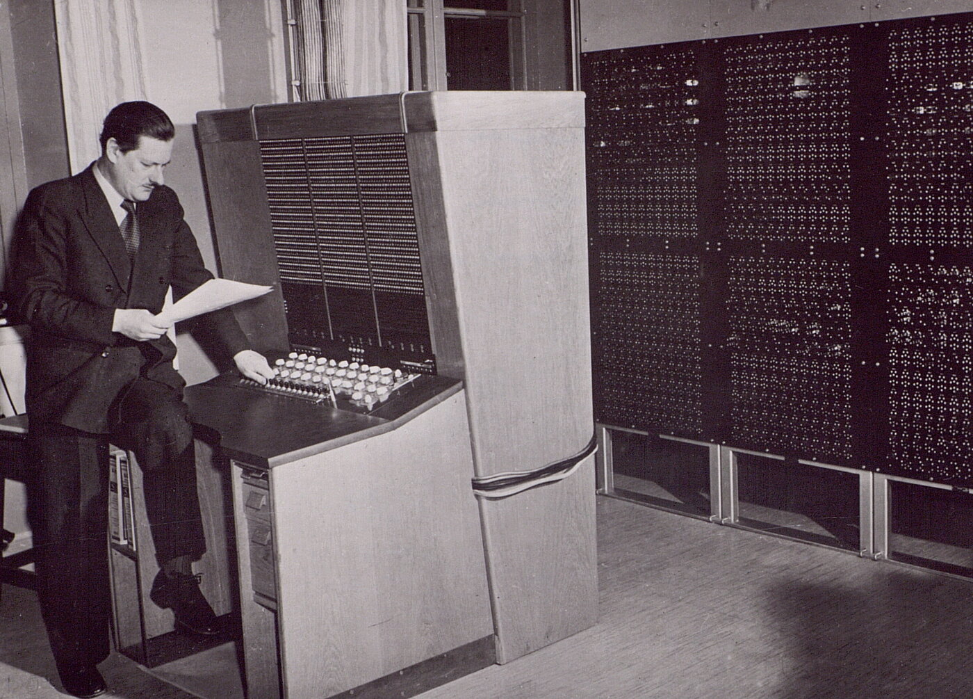 Conny Palm standing before BARK, Sweden's first computer, which he designed using 8 000 telephone relays. Palm died in December 1951 at the age of 44, just as work on BESK was beginning. Photo: Tekniska museet, CC BY 2.0.