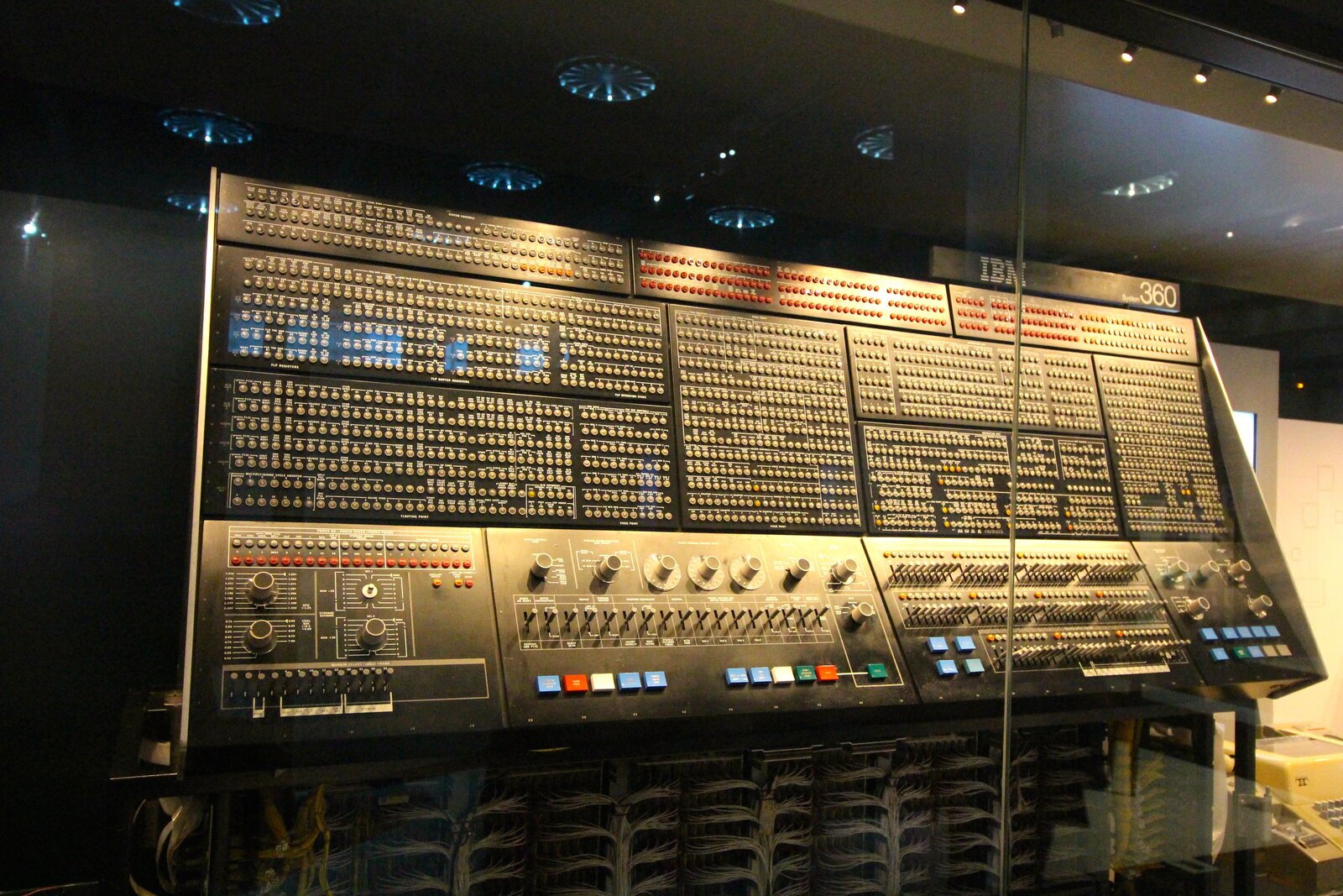 The console of an IBM System/360 Model 195 preserved at the London Science Museum.
