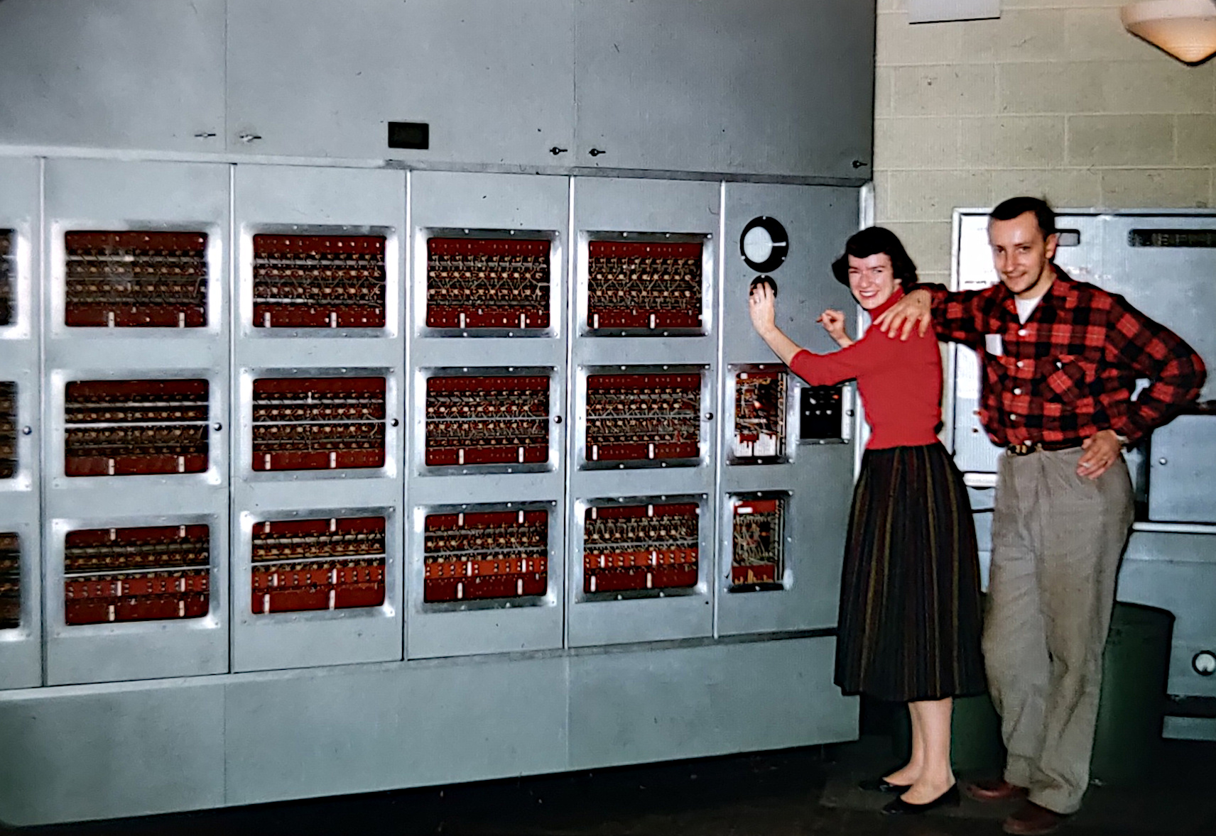 Donald and Betsy Gillies with ILLIAC I at the University of Illinois, circa 1957. Donald Gillies later used ILLIAC II to discover three new Mersenne primes. Photo: SystemBuilder, CC BY-SA 4.0.