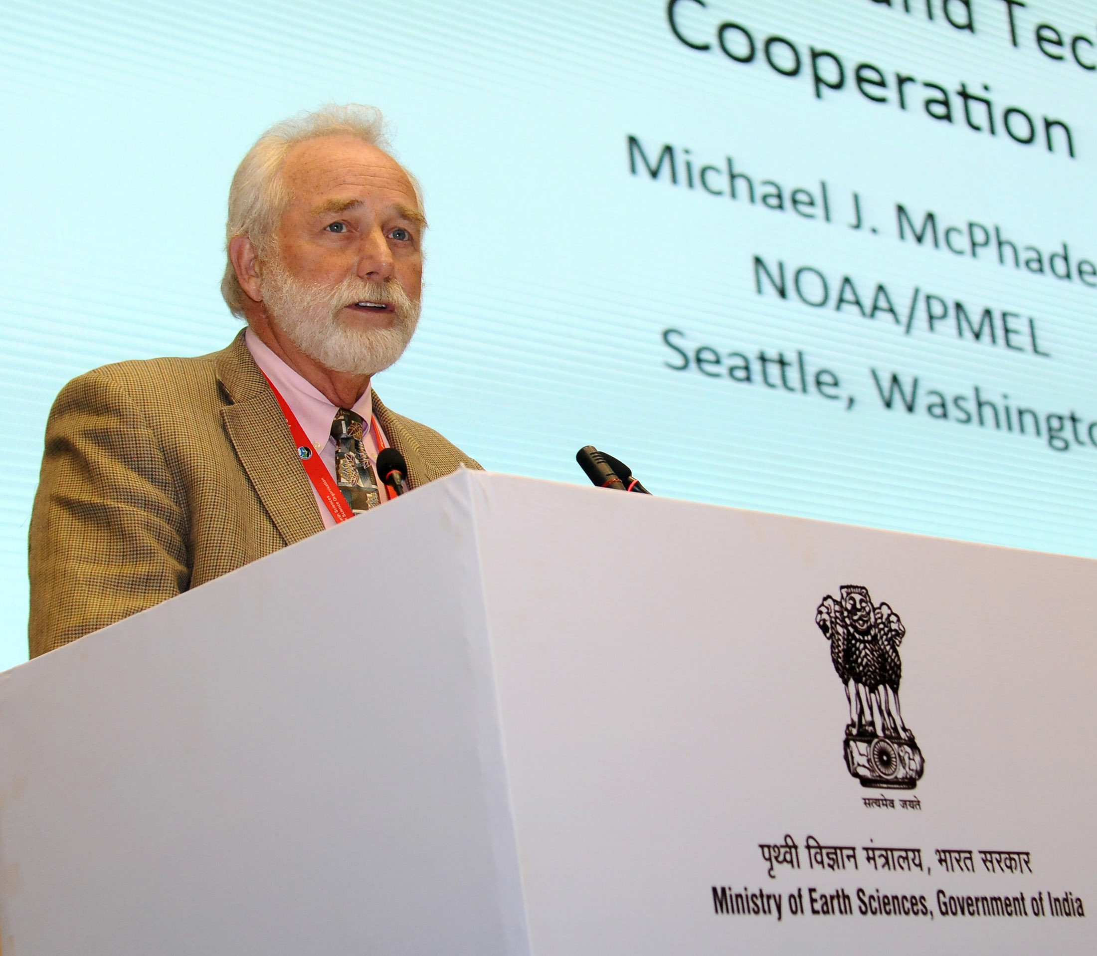 Mike McPhaden delivering the Foundation Day lecture at the Indian Ministry of Earth Sciences in New Delhi, July 2017.